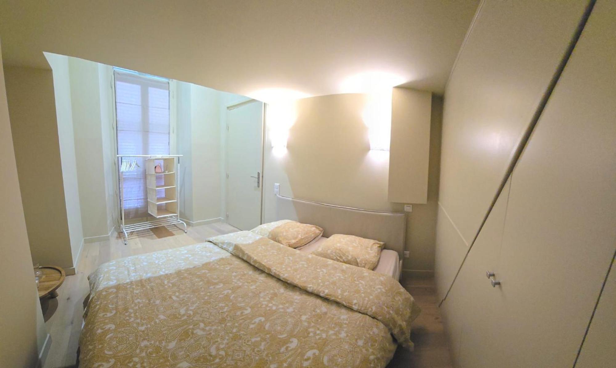 Apartment Place Magenta